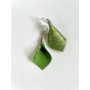 Kép 2/5 - Extra csillogó sziromlevél fülbevaló - világos zöld